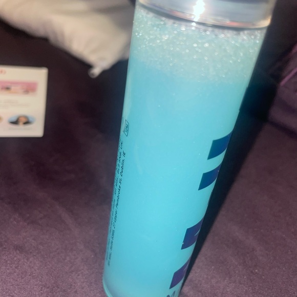 Milk makeup Hydro Grip Set + Refresh Spray
hydrating setting spray - Picture 11 of 13